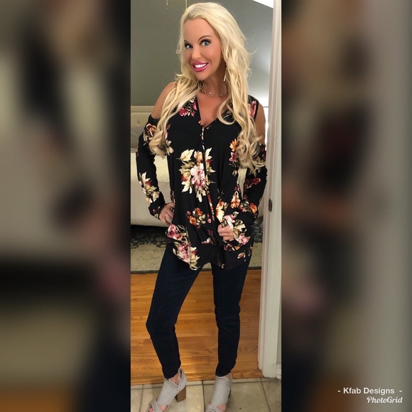 Last one!! Soft Surplice Cold Shoulder Tunic 🌺 - Picture 2 of 6